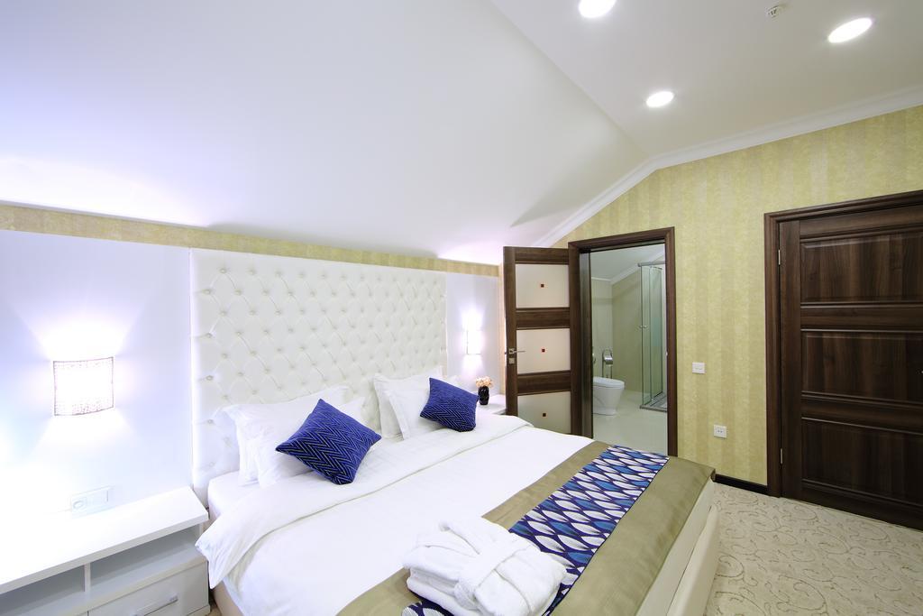 Premier Hotel Бішкек Екстер'єр фото